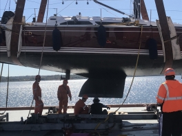 loading-Grateful-Red-on-deck