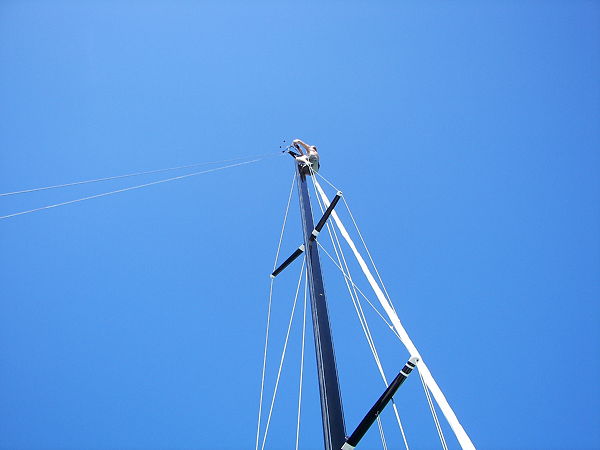 Gordy up the mast KW 09