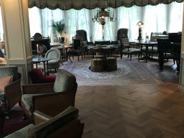 Oye-Hotel-Lobby